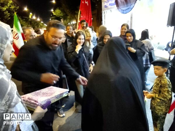 میزبانی مدرسه‌ شهید مدرس ناحیه 3 تبریز در تجمع میدان ساعت
