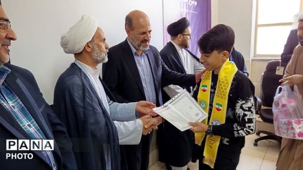 آیین تقدیر از دانش آموزخبرنگاران پانا ناحیه چهار قم