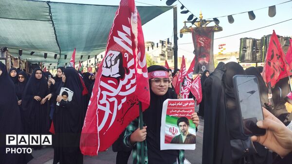 «باید برخاست» در اراک طنین‌انداز شد؛ پیام حماسه رهبر شهید به نسل نوجوان رسید
