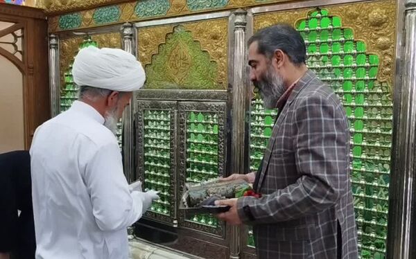 آیین غبارروبی ضریح مطهر امامزاده حمزه بن موسی کاظم (ع)