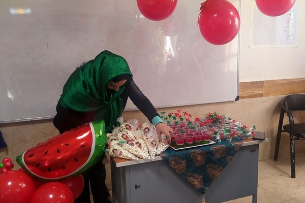 از انار تا لبخند؛ یلدای دانش‌آموزی
