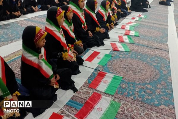 حلقه صالحین؛ روایتی از حضور و همدلی نمازگزاران پیشوا