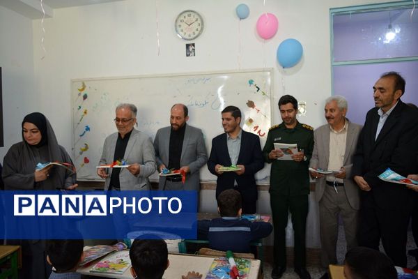 برگزاری جشن شکوفه‌های کلاس اولی دربهارستان‌دو