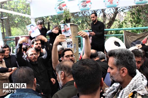آیین تشییع پیکر دانش‌آموز شهید «سید محمد حسینی مقدم»