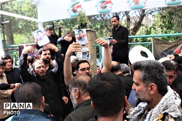 آیین تشییع پیکر دانش‌آموز شهید «سید محمد حسینی مقدم»