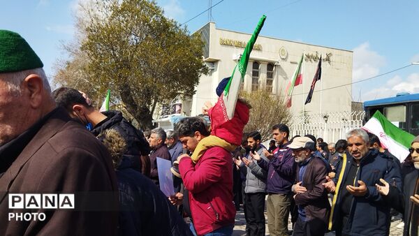 مشت هایی که با فریاد انتقام بالا می آمدند 