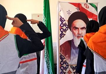 گرامیداشت سی‌وششمین سالگرد ارتحال امام خمینی(ره) در دبیرستان ابرار