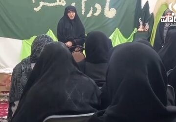 کارگاه ارتباط موثر ویژه مادران در کانون امیرالمؤمنین(ع) شهر کهک 