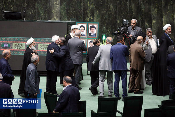 مراسم پاسداشت شهدای خدمت در مجلس