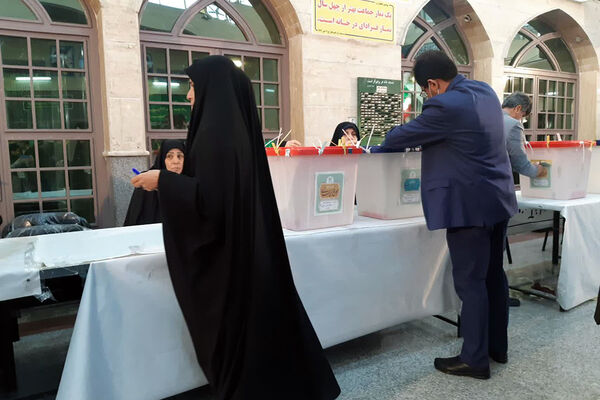 حضور استاندار تهران در شعب اخذ رای انتخابات 1402