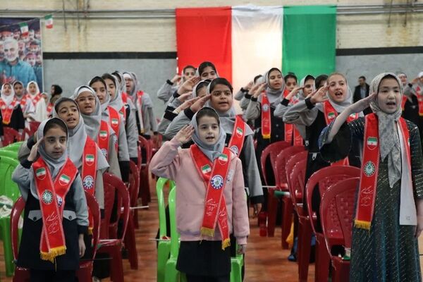  همایش «یاوران انقلاب، پیشتازان مقاومت» در دلیجان همزمان با آغاز دهه فجر