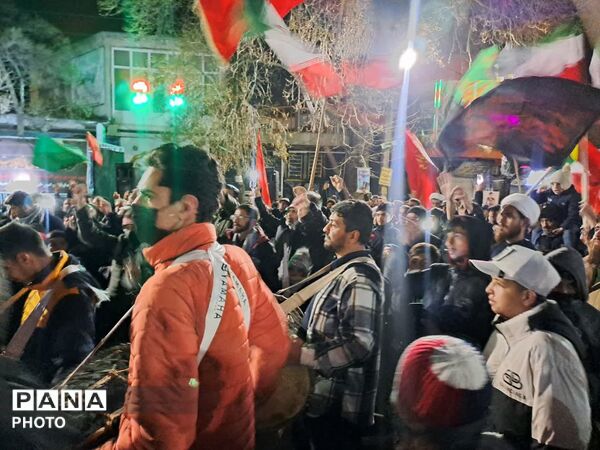 حماسه حضور مردم تویسرکان در شب ششم شهادت رهبر انقلاب