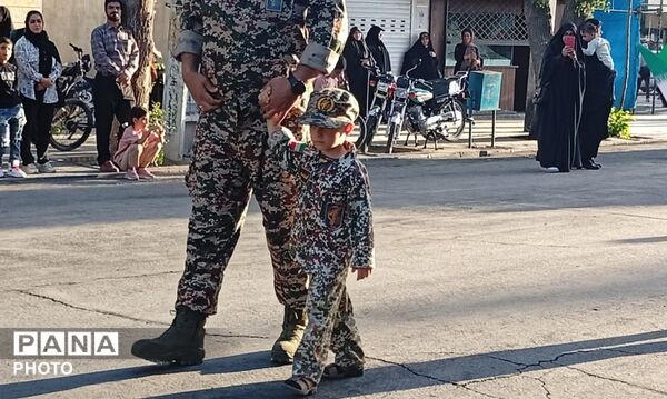 ملایر در قاب رژه جانفداها؛ شکوه ایستادگی در دفاع مقدس
