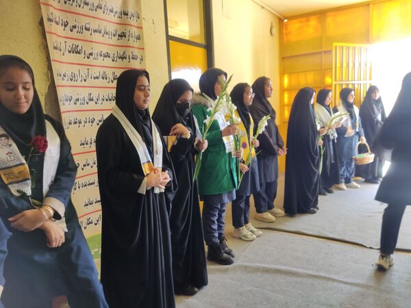 مراسم تشییع و استقبال از شهید گمنام در مدارس شهرستان سروستان