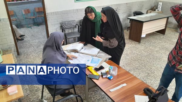 هدایت تحصیلی دانش آموزان پایه نهم دبیرستان میثاق منطقه تبادکان مشهد
