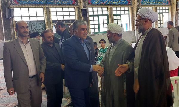 رزمایش اهدا لوازم التحریر به دانش‌آموزان در قائمشهر
