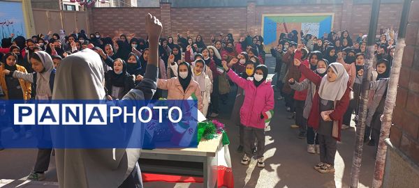 استقبال دانش‌آموزان مدارس شهرستان پردیس از دهه فجر انقلاب اسلامی ایران 
