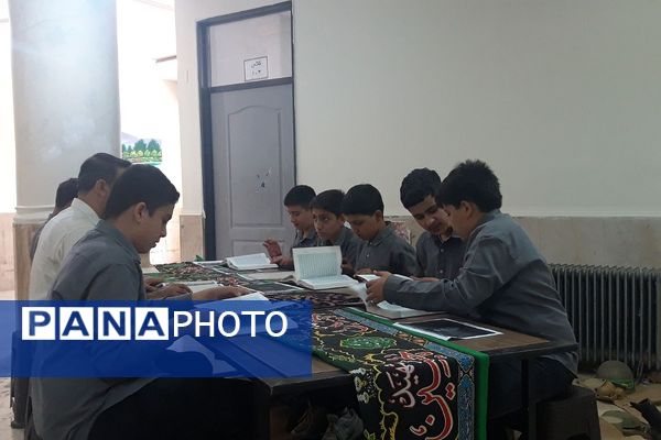 محفل انس با قرآن در مدارس رودهن به یاد سیدحسن نصرالله 