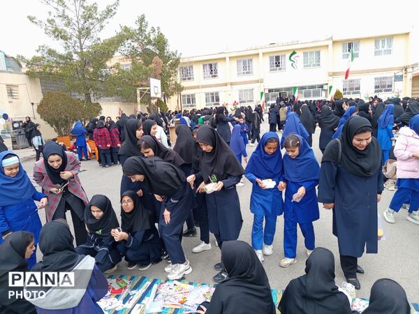 برپایی بازارچه دانش آموزی در دبیرستان شاهد هاجرشهرستان کاشمر