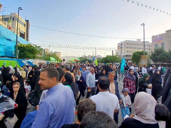 مردم شهر مشهد در روز ولادت امام رضا به خوبی از مردم پذیرایی کردند