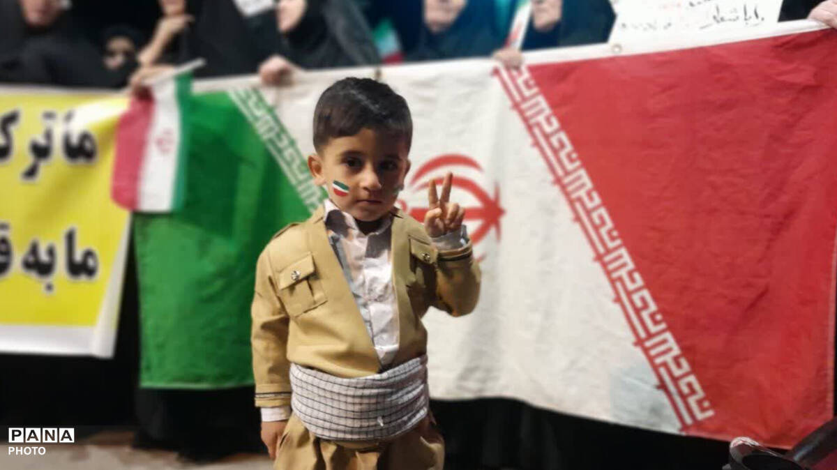 قلب‌های مردم به عشق وطن در  کوهدشت برای ایران، در هفتاد و هشتمین قرار شبانه
