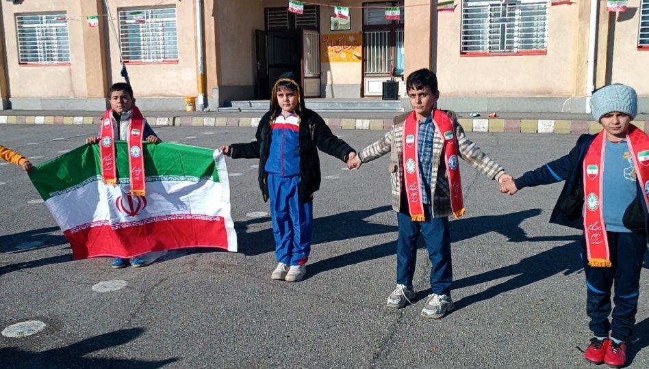 پرچم اتحاد در مدرسه روستای مرکید 