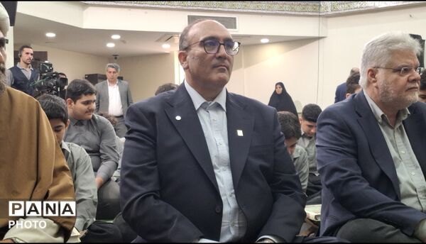 آغاز سال تحصیلی با عطر نیایش؛ طنین زنگ نماز در دبیرستان رازی منطقه ۳