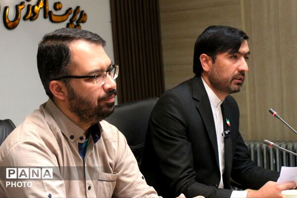 نشست خبری با خبرنگاران پانای کبودرآهنگ در اداره آموزش و پرورش