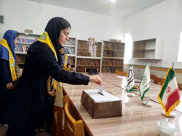 انتخابات شورای دانش‌آموزی در شهرستان فاروج 