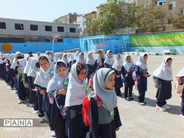 جشن شکوفه‌ها آغاز مسیری تازه برای اولی ها در دبستان مستانه رحمانی فرد