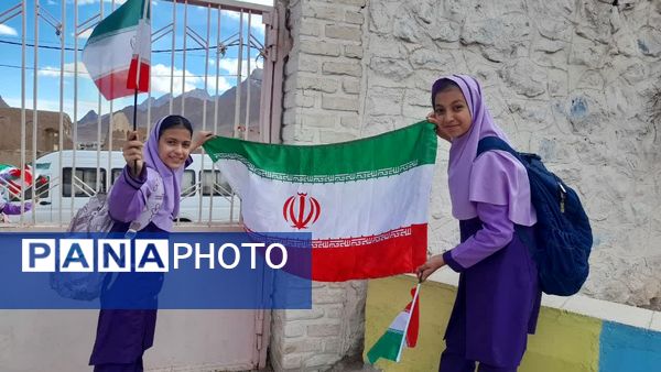 جشن دهه فجر با نقاشی‌های خلاقانه دانش‌آموزان پایه پنجم در کانون پرورشی تفت