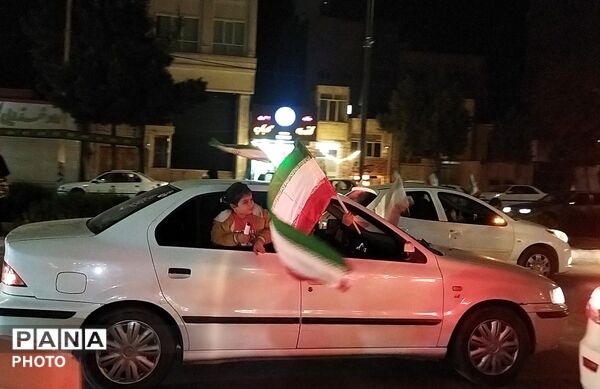 حضور دهه نودی ها در رژه ماشینی بلوار فضل نیشابور 