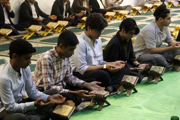 بزرگترین محفل انس با قرآن و افطاری دانش‌آموزان مدارس غیردولتی و هیات‌امنایی همزمان با سراسر کشور