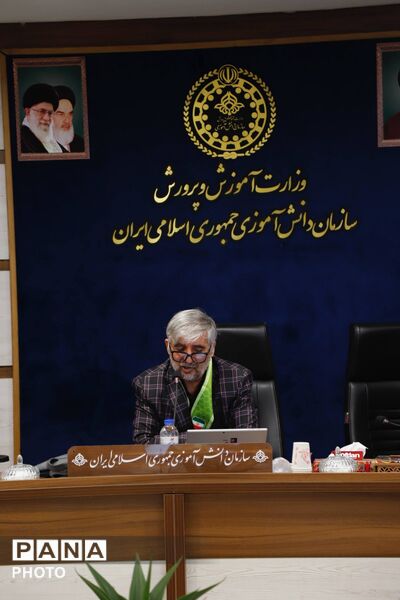 نشست هم‌اندیشی مسئولان دانش‌آموزی تهران با محور آموزش مربیان و مدیریت مصرف انرژی