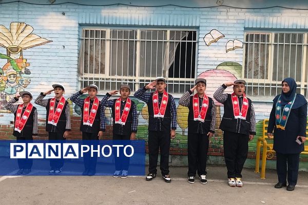 بازدید کشوری از دانش‌آموزان پیشتاز دبستان فولادفر ناحیه دو شهرری 