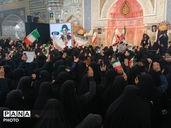 اجتماع بیعت بانوان با رهبر انقلاب اسلامی  در حرم مطهر رضوی