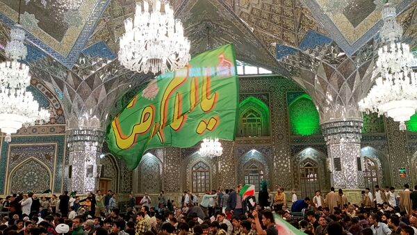اجتماع 5 هزار نفری نوجوانان دانش آموز در حرم مطهر رضوی 