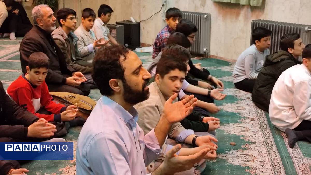 ضیافت افطاری دبیرستان شهدای مدافع حرم منطقه ۱۰