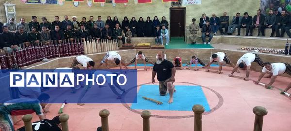 نواختن زنگ زورخانه ای و پهلوانی در شهرستان سلسله 