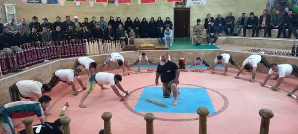 نواختن زنگ زورخانه ای و پهلوانی در شهرستان سلسله 