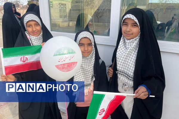 دهه نودی‌های شهر سورمق پای کار انقلاب