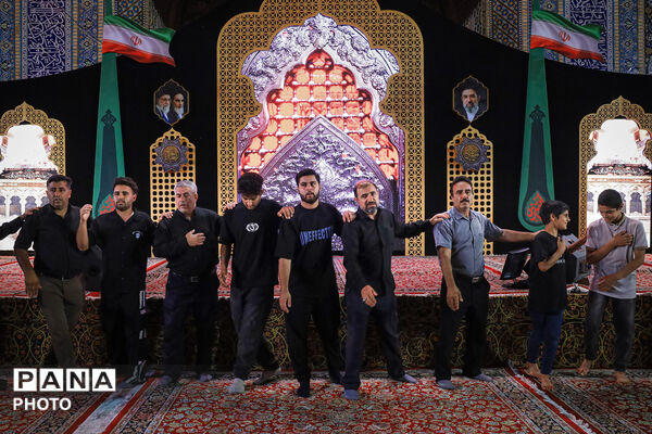 عزاداری سنتی شب هشتم محرم در «حسینیه حرم»