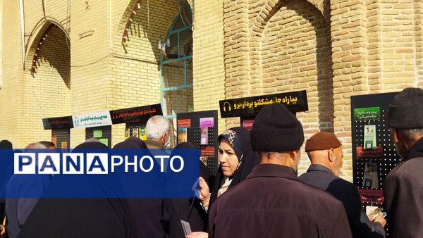 گذری بر غرفه موسسه منتظران ظهور  در نماز جمعه این هفته نیشابور 