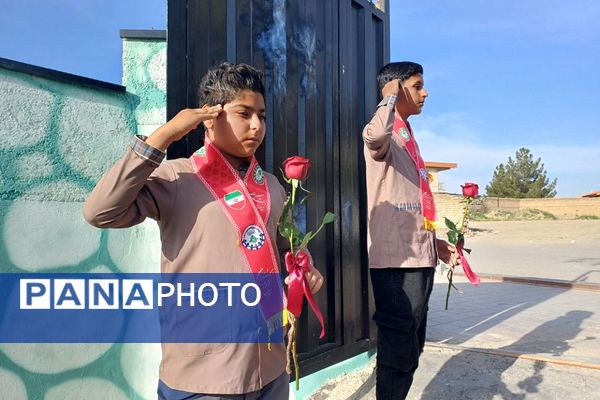 آیین سپاس معلم در دبستان امام‌حسن مجتبی(ع) رودهن