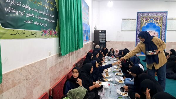 افطار و محفل انس با قرآن در ماه میهمانی خدا در گناباد