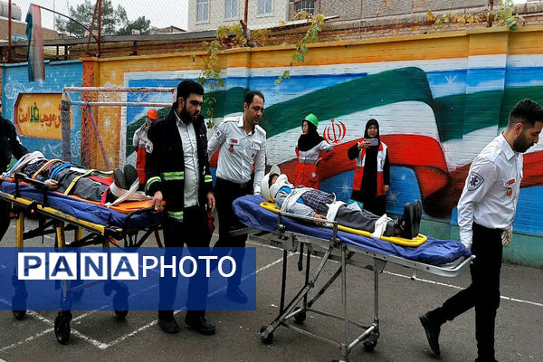 مانور زلزله در مدارس پیشوا «با شعار مدرسه ایمن، جامعه تاب آور»