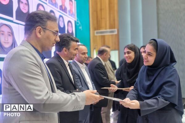 درخشش ستارگان ورامین در آیین تجلیل از نخبگان آموزشی