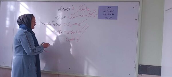 جلسه توجیهی معرفی تیپ های شخصیتی در دبیرستان مادرمهربان خلیل آباد