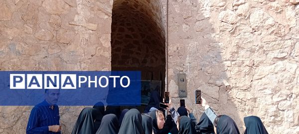 بازدید دانش‌آموزان از کارخانه آلومینای جاجرم و قلعه جلال الدین شهرستان گرمه