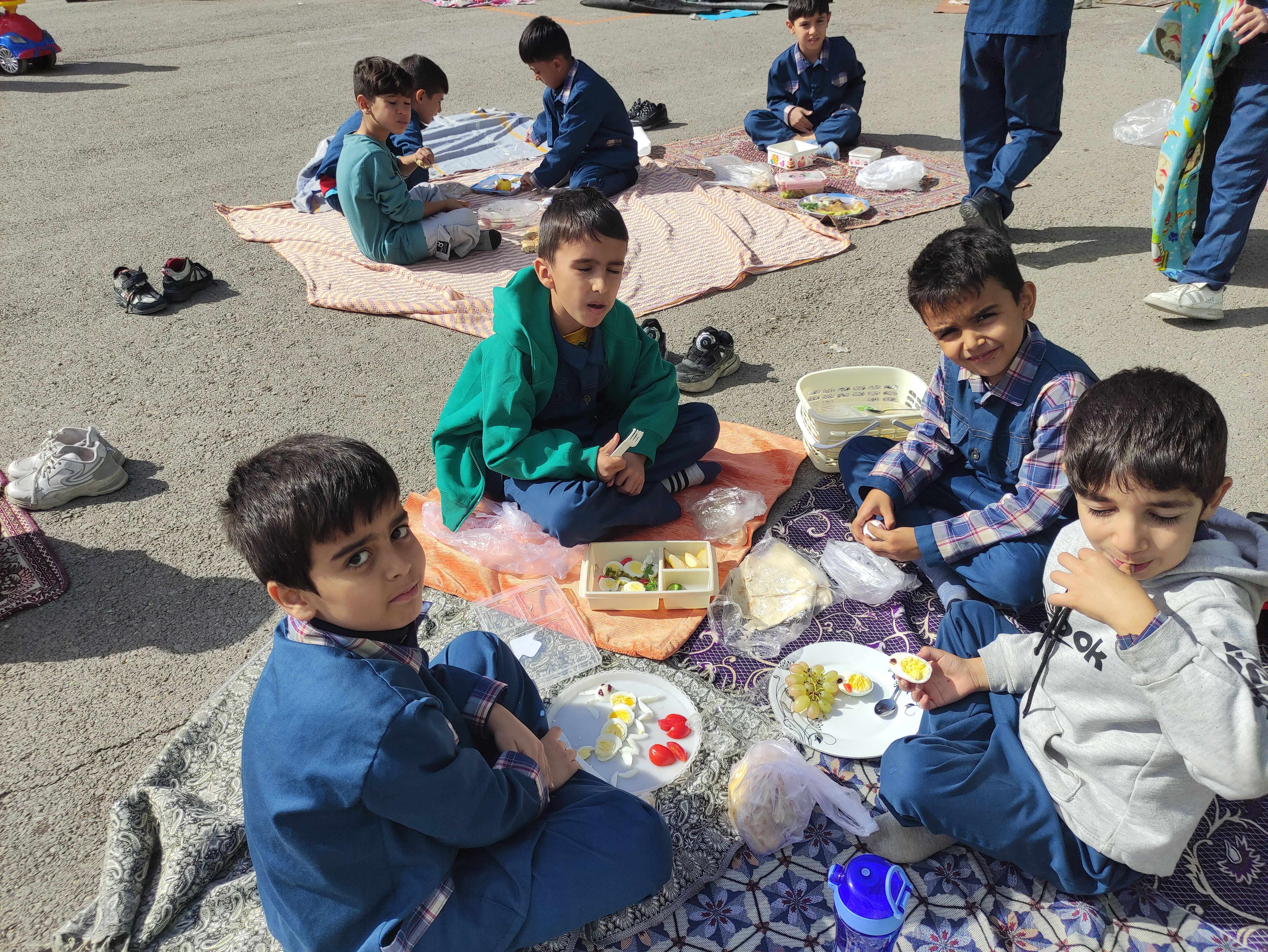 صبحانه سلامت در دبستان هیأت امنایی قرآنی مبین شهرستان شیروان